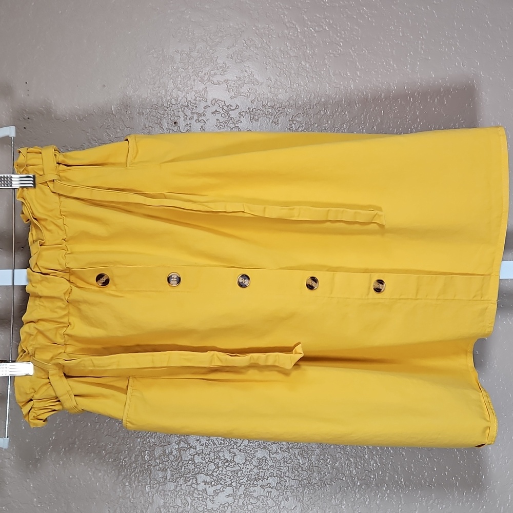 Large yellow skirt